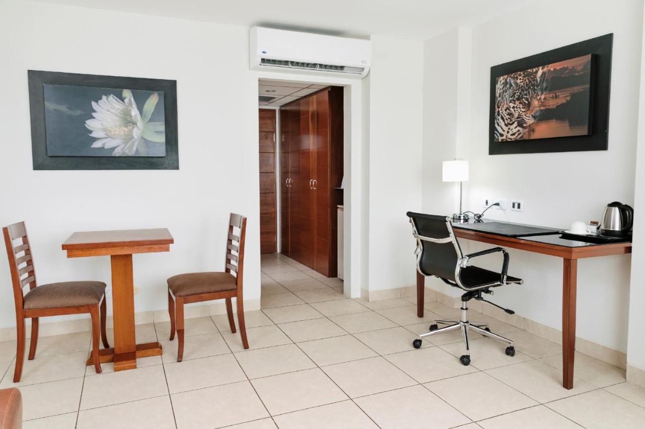 Wyndham Costa Del Sol Pucallpa Exteriér fotografie A room at the hotel