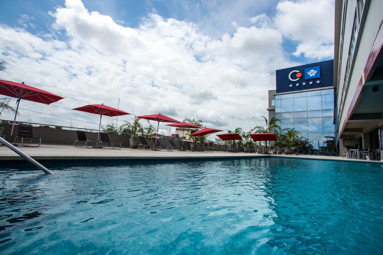 Wyndham Costa Del Sol Pucallpa Exteriér fotografie The pool at the hotel