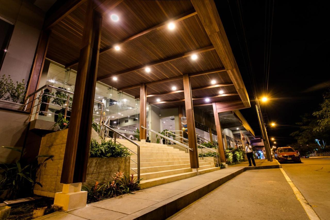 Wyndham Costa Del Sol Pucallpa Exteriér fotografie The main entrance of the hotel