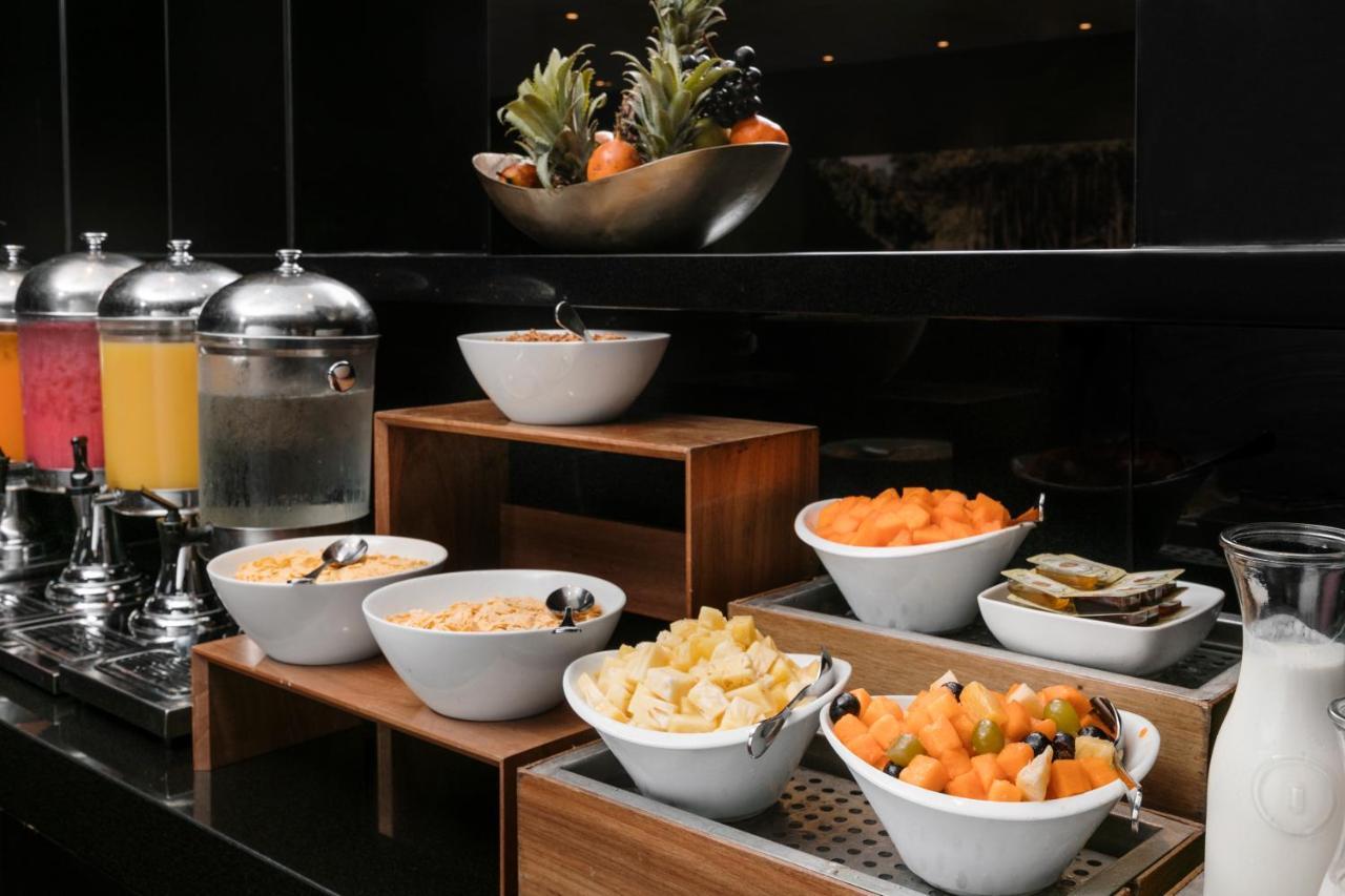 Wyndham Costa Del Sol Pucallpa Exteriér fotografie A breakfast buffet