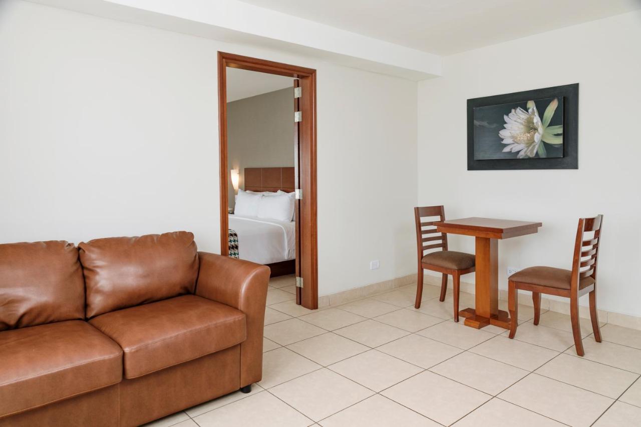 Wyndham Costa Del Sol Pucallpa Exteriér fotografie Suite